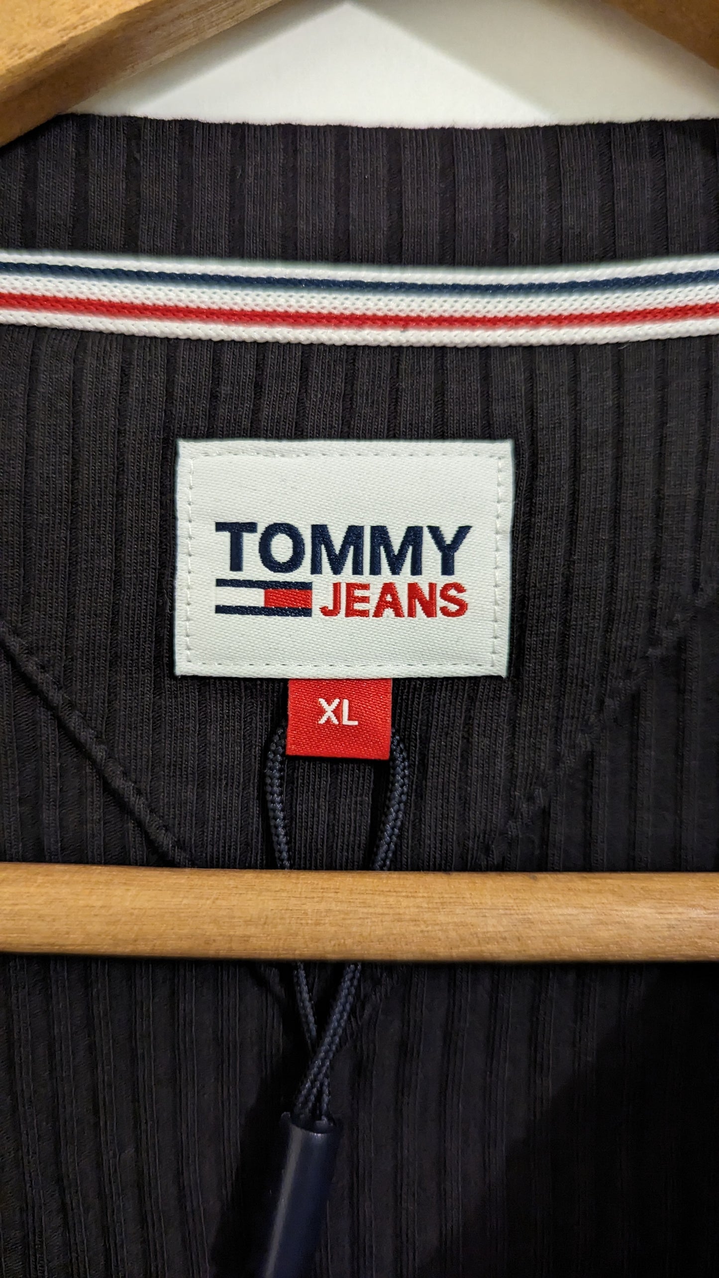 TOMMY JEANS Damen Cropped Knoten-Langarmshirt Gr. 42