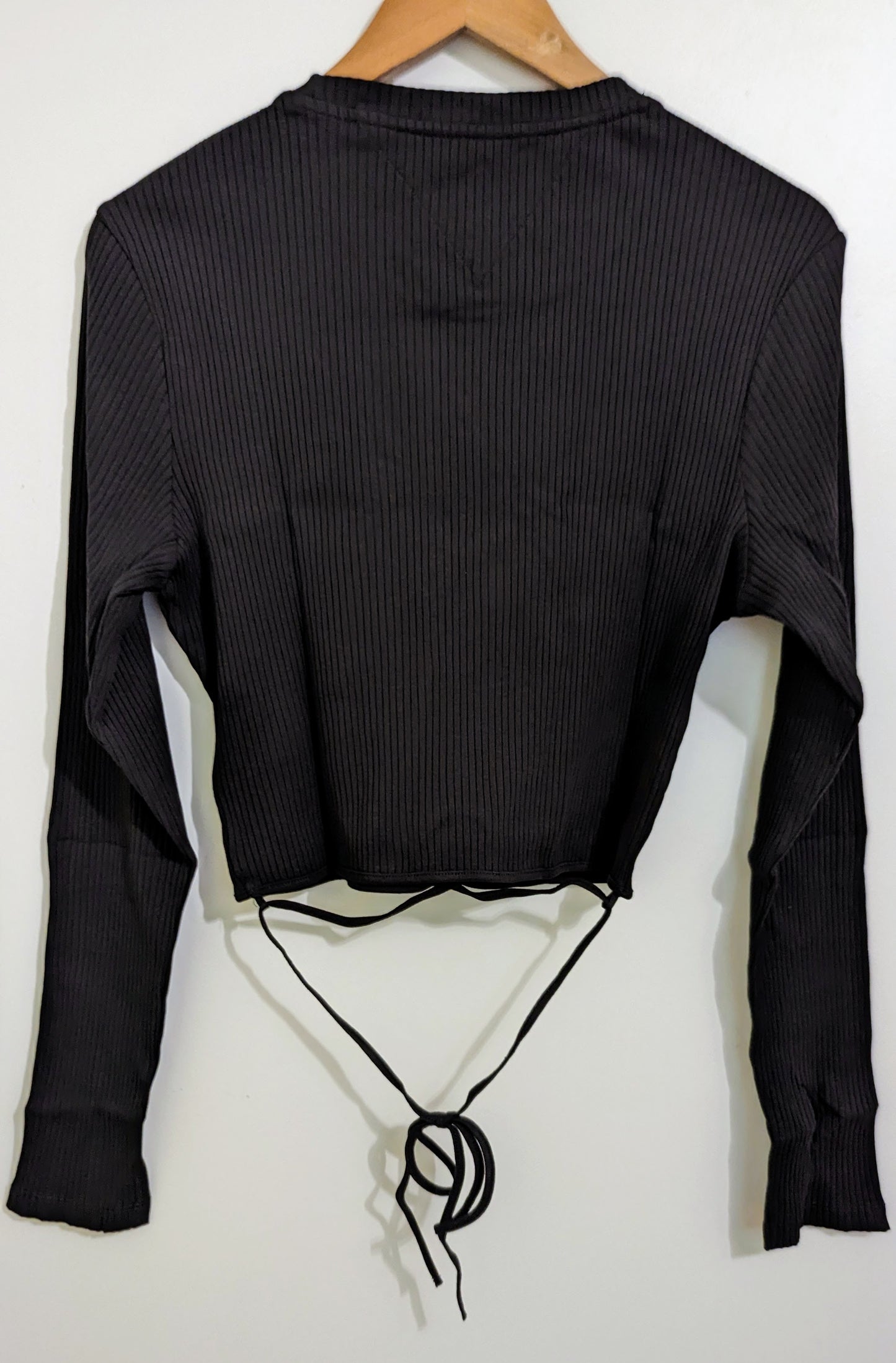 TOMMY JEANS Damen Cropped Knoten-Langarmshirt Gr. 42
